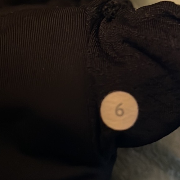 Lululemon Outrun 17" Crop Leggings Black Size 6 - Picture 13 of 13